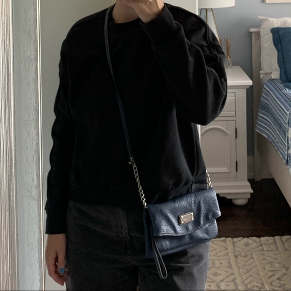 Nine West blue crossbody/wristlet silver details - Picture 3 of 9